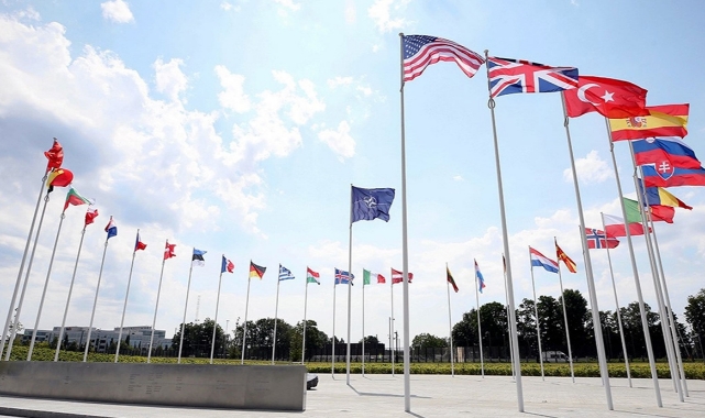 Dünyanın en büyük uçak gemisi NATO komutası altına girdi