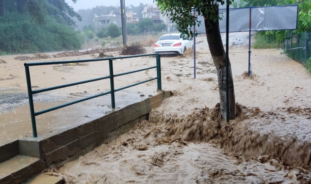 Edirne’de kuvvetli sağanak sele yol açtı