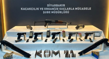 Eğlence mekanında çok sayıda silah ele geçirildi