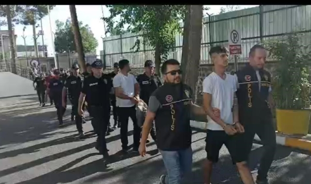‘Eksen operasyonu’ ile şafak operasyonu: 15 gözaltı