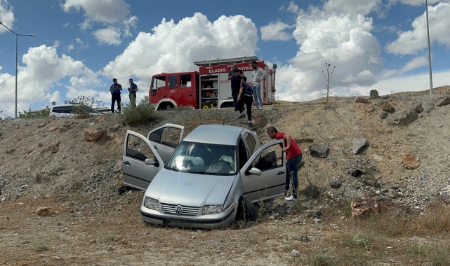 Elazığ’da otomobil şarampole uçtu: 5 yaralı