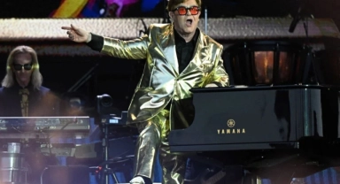 Elton John Glastonbury Festivali'nde tarih yazdı