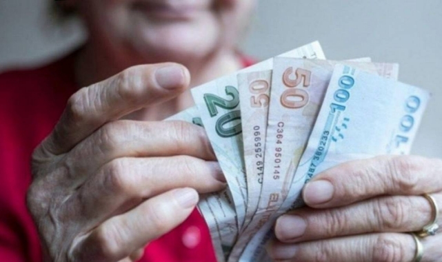 Emekli maaşları ve ikramiyesi bayram öncesi ödenecek