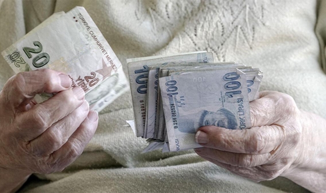 Emeklilere bayram ikramiyesi ödemeleri başladı