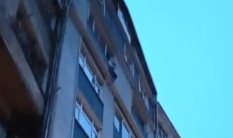 Epilepsi nöbeti balkonda çamaşır asarken yakaladı