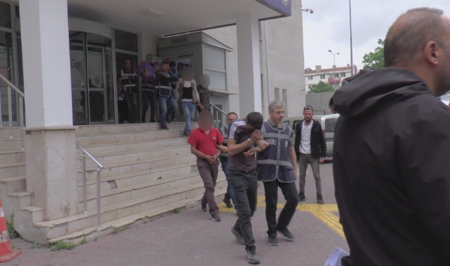 Eş zamanlı operasyonda 25 kişi yakalandı