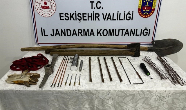 Eskişehir'de jandarmadan kaçak kazıya suçüstü