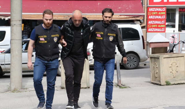 Evine gittiği arkadaşını döverek öldürdü