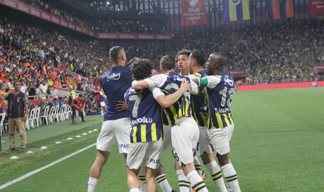 Fenerbahçe kupayı 5 yıldızlı formayla aldı