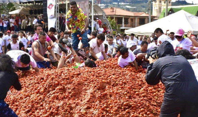 Festivalde 40 ton domates kullanıldı