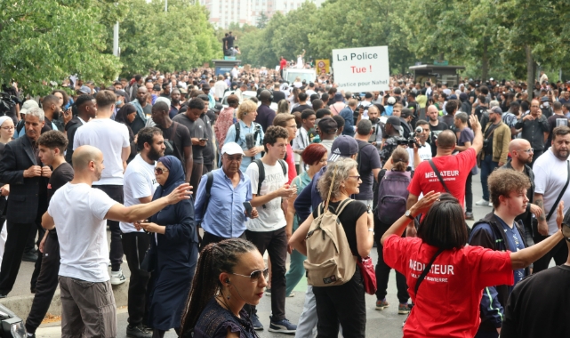 Fransa’da “sessiz yürüyüş” protestosu