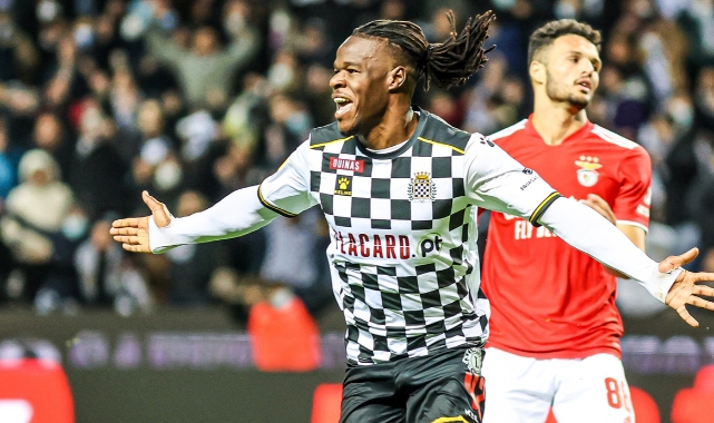 Galatasaray, Kongolu orta sahayı takibe aldı
