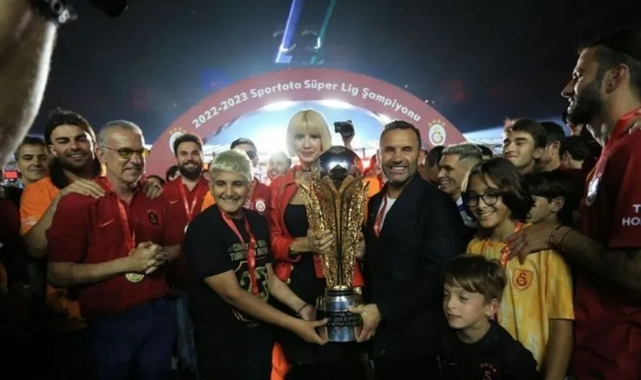 Galatasaray Okan Buruk'la sözleşme uzattı