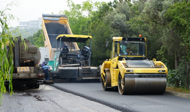 Gemlik Belediyesi yol çalışmalarına devam ediyor