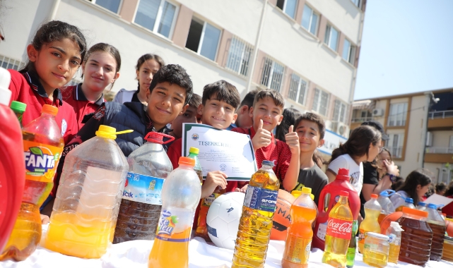 Gemlik’te duyarlı öğrenciler körfezin kirlenmesini önlüyor