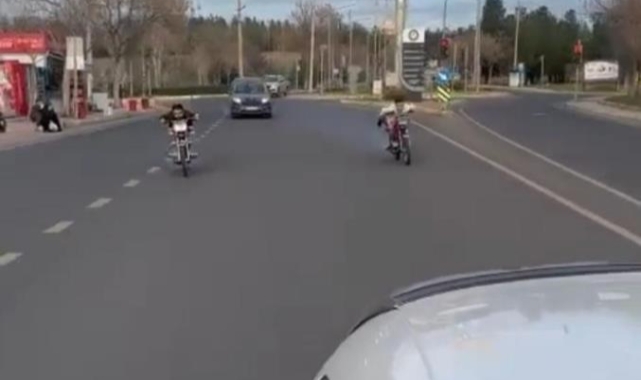 Gençler ölüme davetiye çıkardı