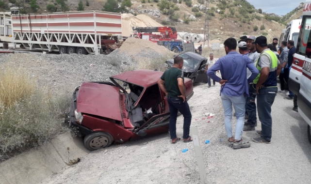 Gölbaşı’nda 2 otomobil çarpıştı: 3 yaralı