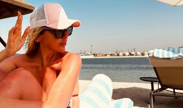 Hadise'den bikinili pozlar!