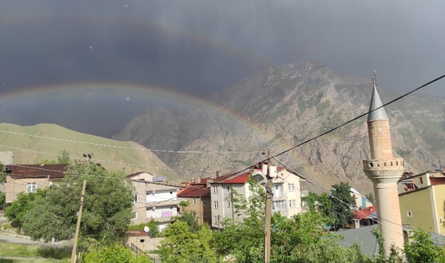 Hakkari’de gökkuşağı güzelliği