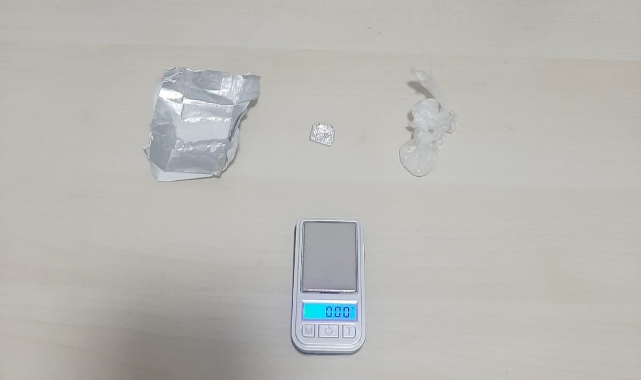 Hassas terazi ile gezen torbacı suçüstü yakalandı