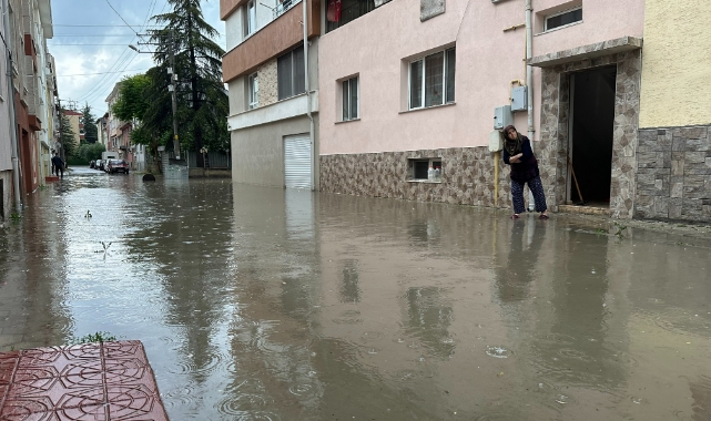 Her yağmurda bodrumu su dolan kadın isyan etti