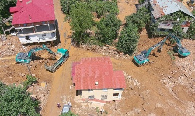 Heyelanda kaybolan adam için ekipler seferber oldu