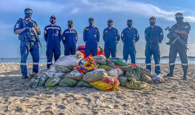 Hindistan'da 1137 kilogram yasaklı deniz hıyarı ele geçirildi