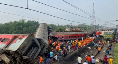 Hindistan'da tren kazası: 288 ölü