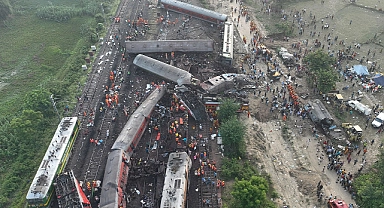 Hindistan'daki tren faciasında bilanço ağırlaşıyor!