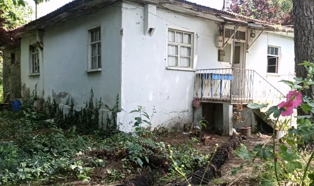 Hırsızlar bağ evine dadandı!