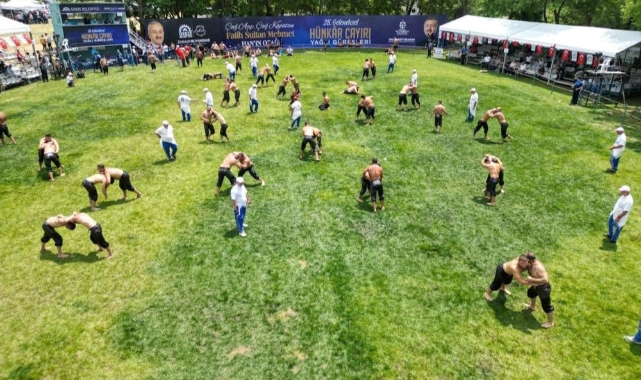 Hünkar Çayırı Yağlı Güreşleri başladı