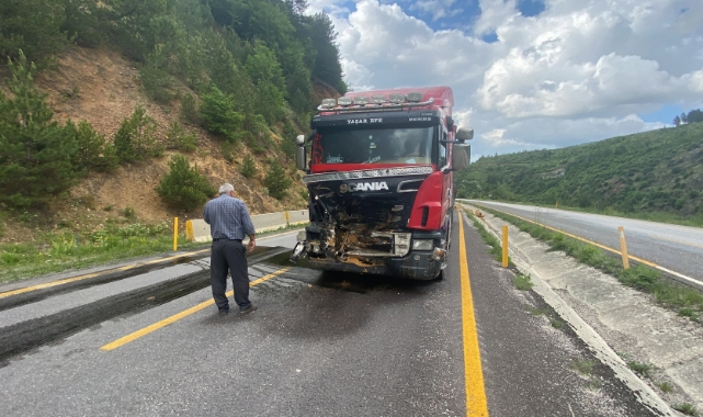 Hurdaya dönen TIR'dan burnu bile kanamadan çıktı