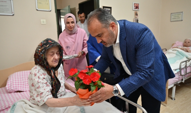 Huzurevinde bayram neşesi