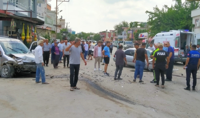 İki araç kafa kafaya çarpıştı: 4 yaralı