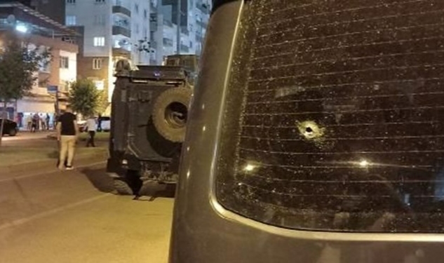 İki grup arasında silahlı kavga! 8 araca kurşun isabet etti