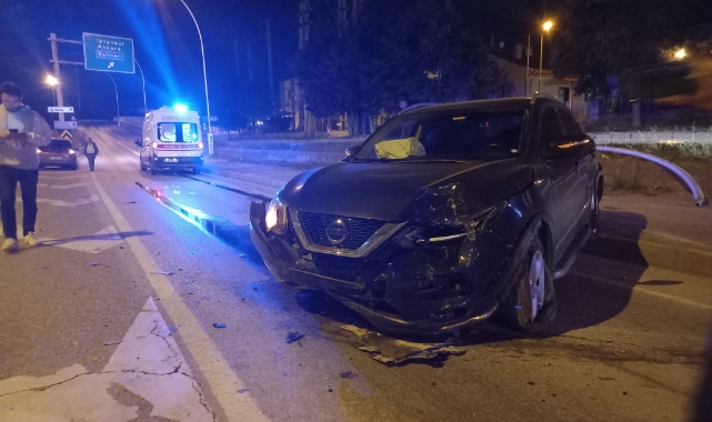 İki otomobil çarpıştı! 4 yaralı