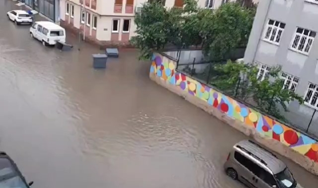 İnegöl'de sağanak hayatı felç etti!