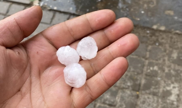 İnönü ilçesinde ceviz büyüklüğünde dolu yağdı