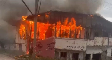 Isparta’da metruk bina alevlere teslim oldu