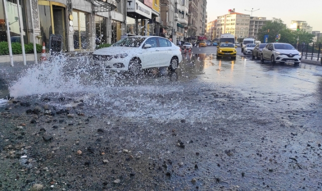 İstanbul'da su borusu patladı