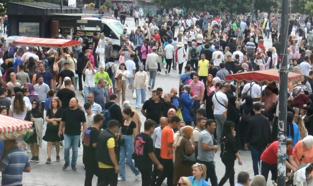İstanbul'un tarihi mekanlarında bayram yoğunluğu
