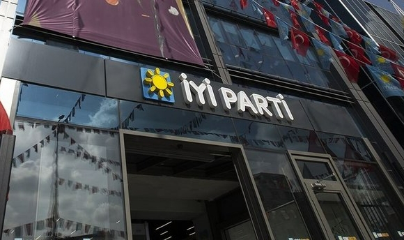 İYİ Parti'de istifa depremi! O ilçede sandalyesi kalmadı