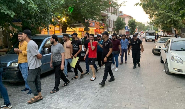 İzmir'de 120 kaçak göçmen yakalandı