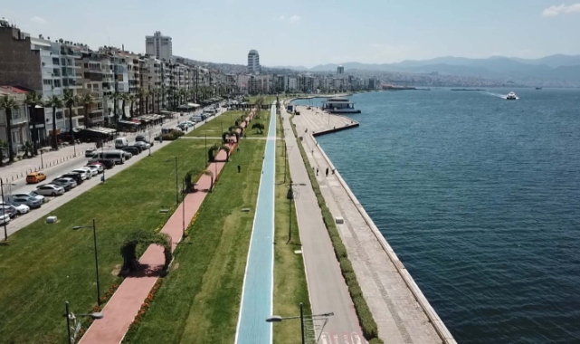 İzmir'de Kordon Boyu boş kaldı