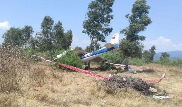 İzmir'de özel bir uçak araziye düştü: 2 yaralı