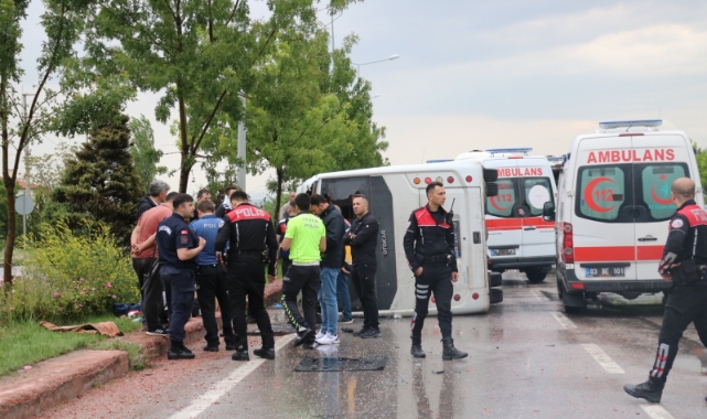 Jandarma personelini taşıyan araç devrildi