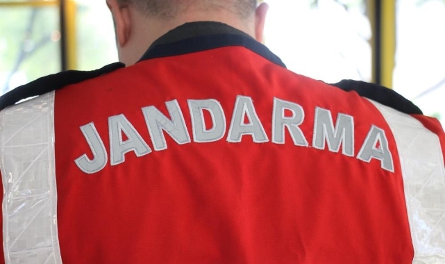 Jandarmanın dikkati 4 şüpheliyi yakalattı