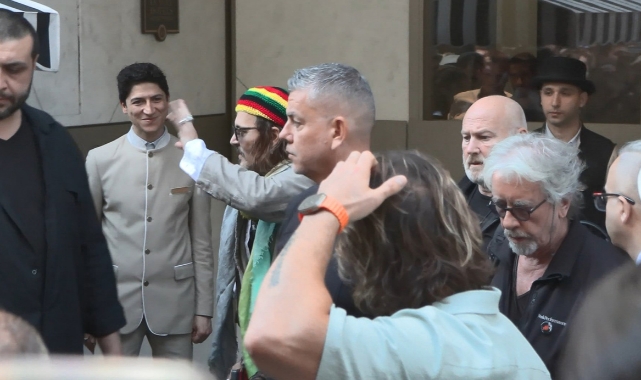 Johnny Depp İstanbul'da hayranlarıyla buluştu