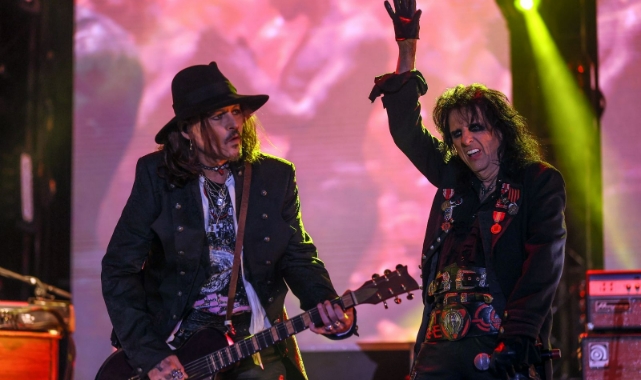 Johnny Depp İstanbul'da sevenleriyle buluştu!