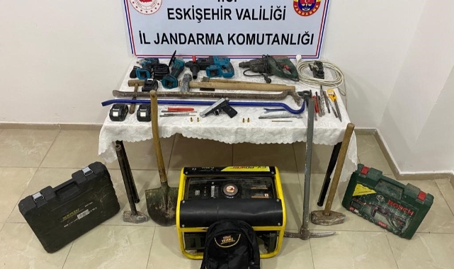 Kaçak kazı yapan 5 şüpheli suçüstü yakalandı